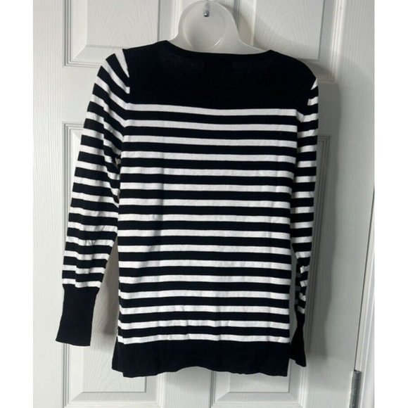 Women's Clothing Bundle: White Jeans & Assorted Tops - Size M/S/P - Picture 15 of 16